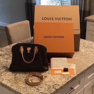 💯 Authentic Louis Vuitton Rivoli MM-W/EVERYTHING!
